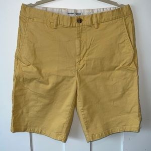Old Navy Men Yellow Shorts Size 32